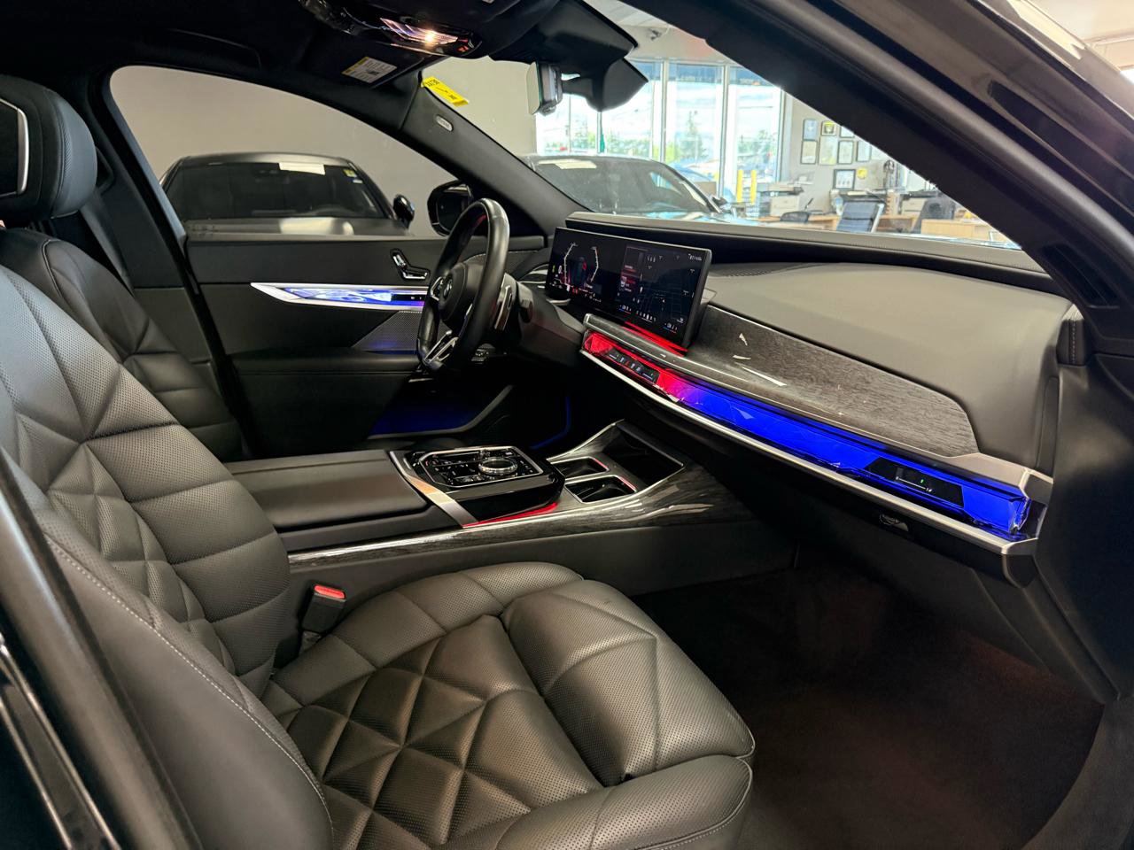 Used 2024 BMW 740i w/ Premium Package image 27