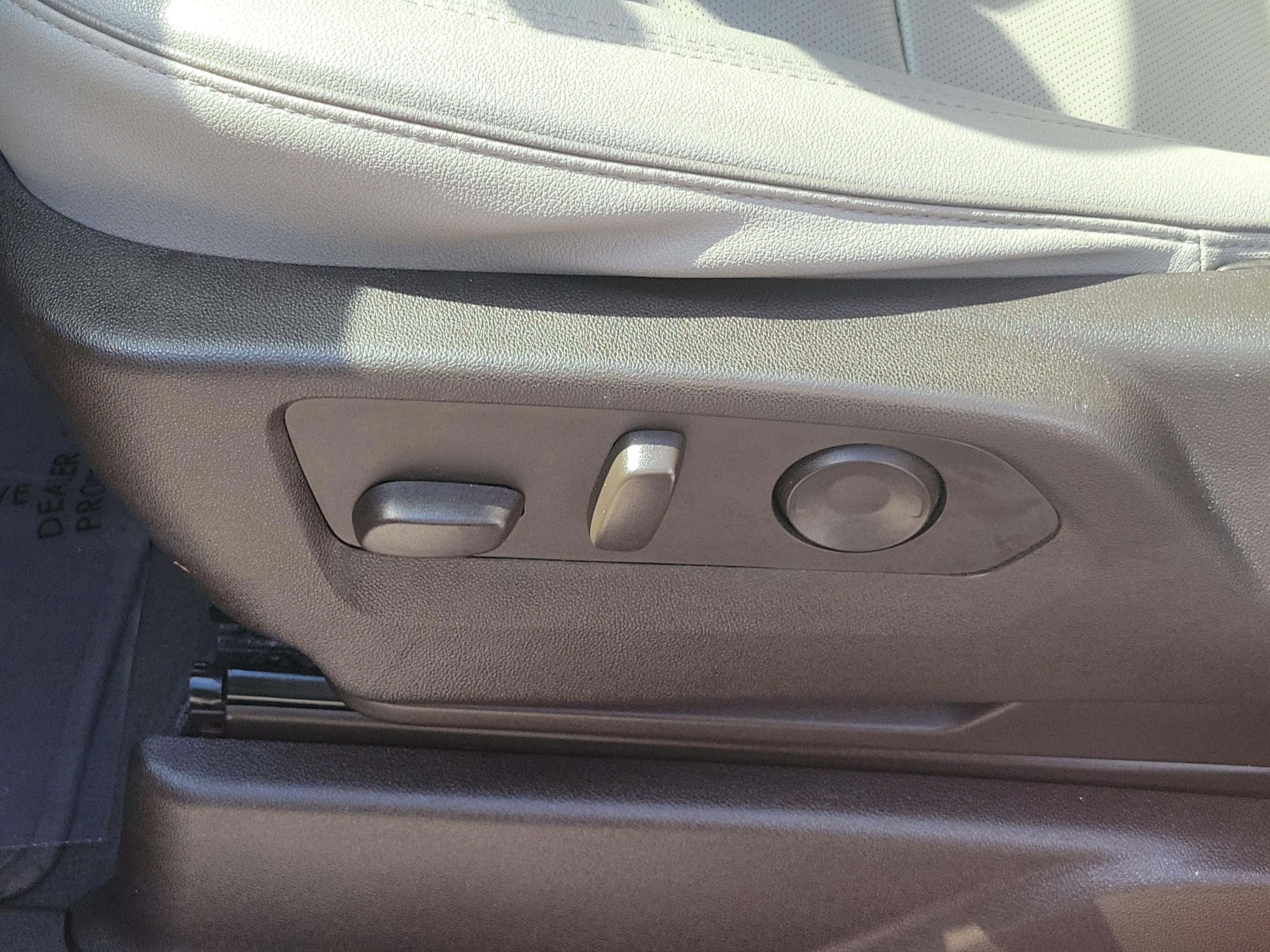 Used 2023 GMC Yukon SLT image 21