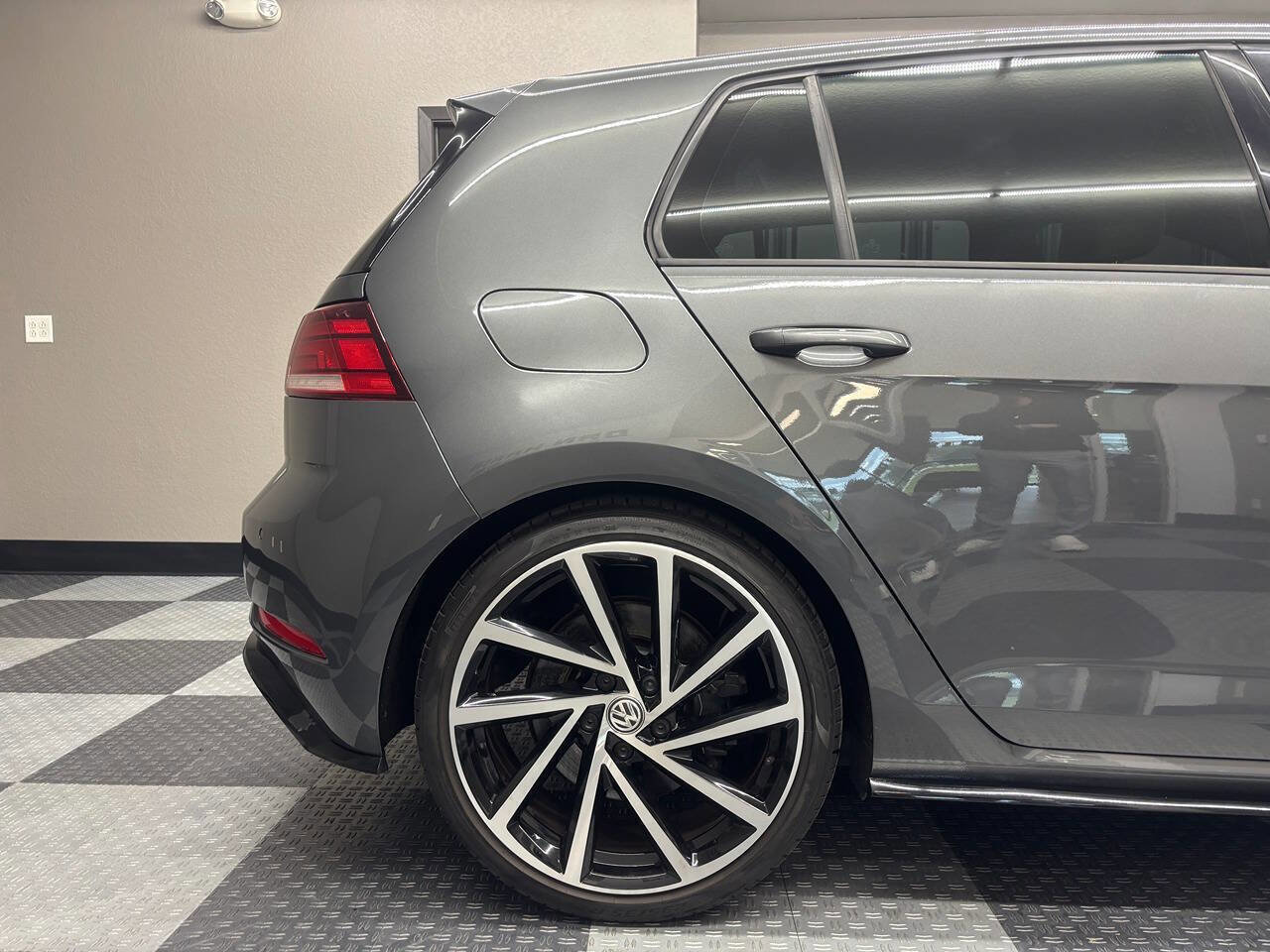 Used 2018 Volkswagen Golf 4-Door AWD/4WD image 10