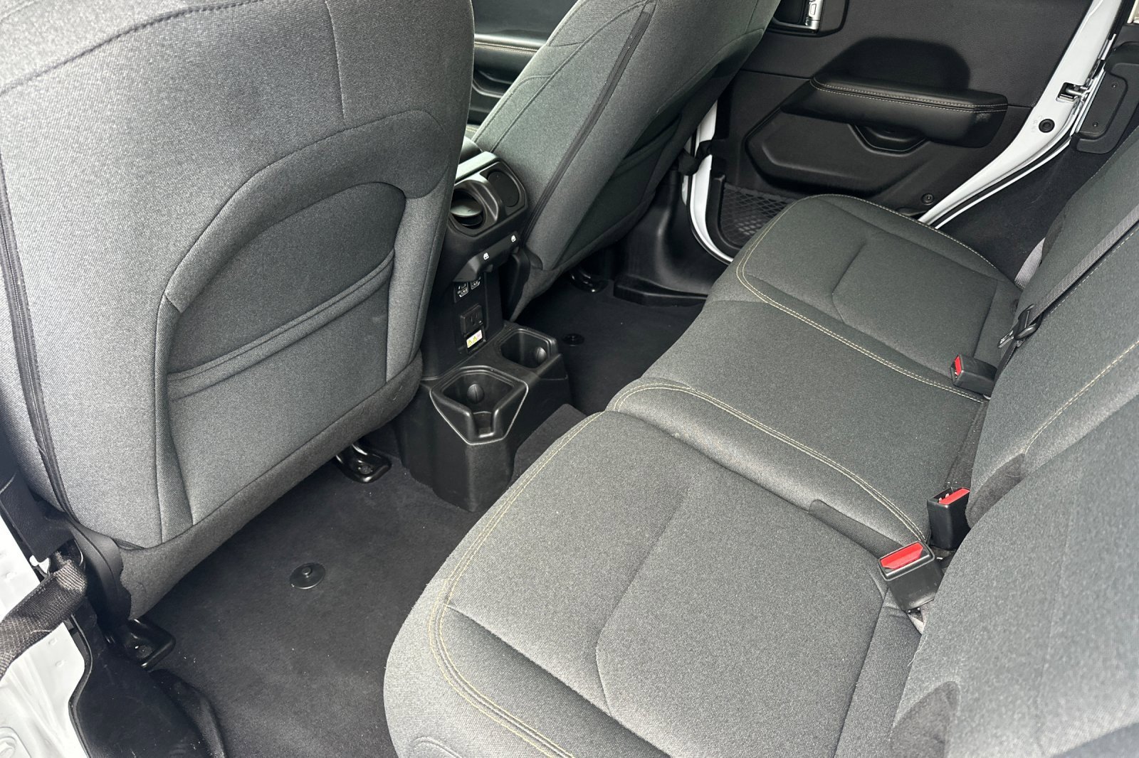 Used 2025 Jeep Wrangler Sahara image 14