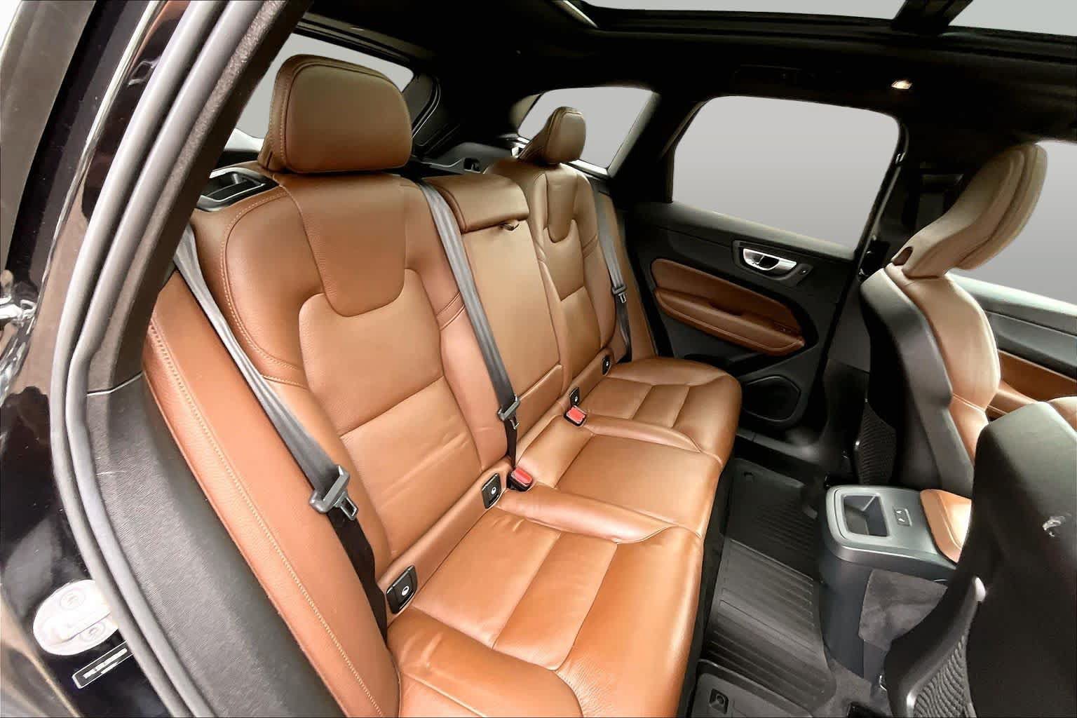 Certified 2024 Volvo XC60 B5 Plus w/ Climate Package AWD/4WD image 19