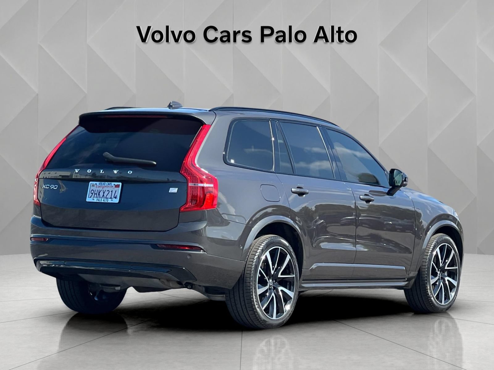 Certified 2023 Volvo XC90 T8 Ultimate w/ Lounge Package AWD/4WD image 3