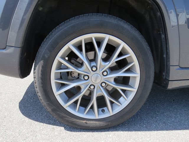 Used 2022 Jeep Grand Cherokee Summit w/ Luxury Tech Group V AWD/4WD image 9