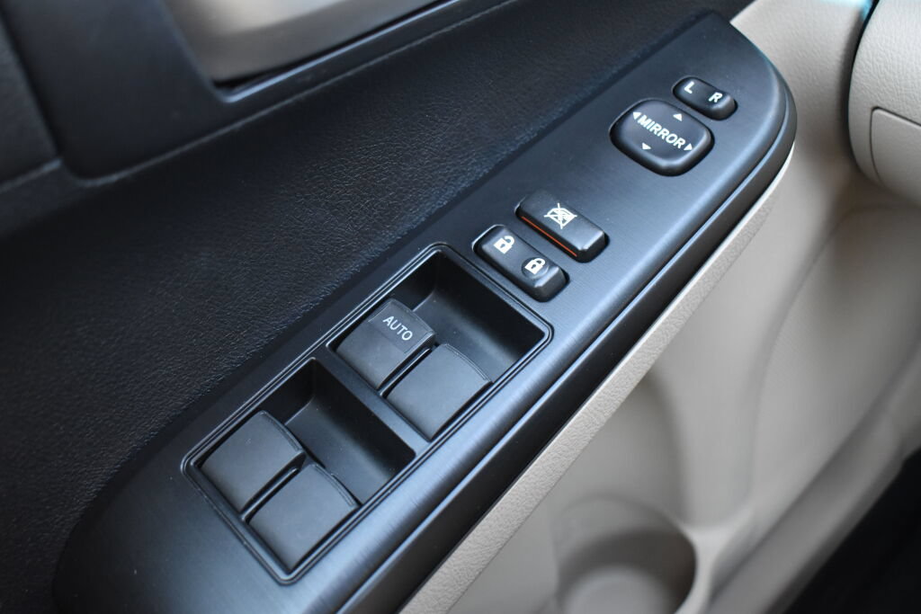 Used 2012 Toyota Camry LE FWD image 15