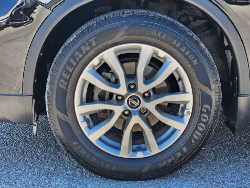 Used 2019 Nissan Rogue S w/ Special Edition Package FWD image 10