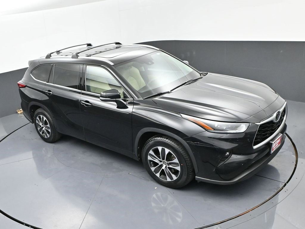 Certified 2021 Toyota Highlander XLE image 38