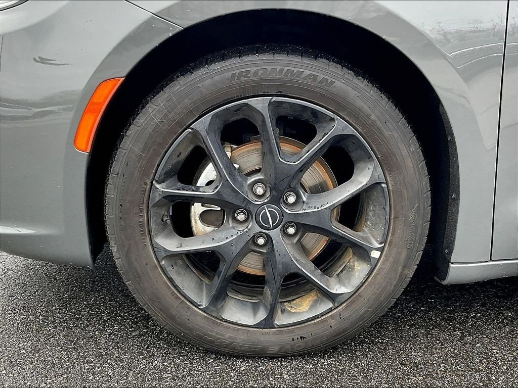 Used 2025 Chrysler Pacifica Limited FWD image 7