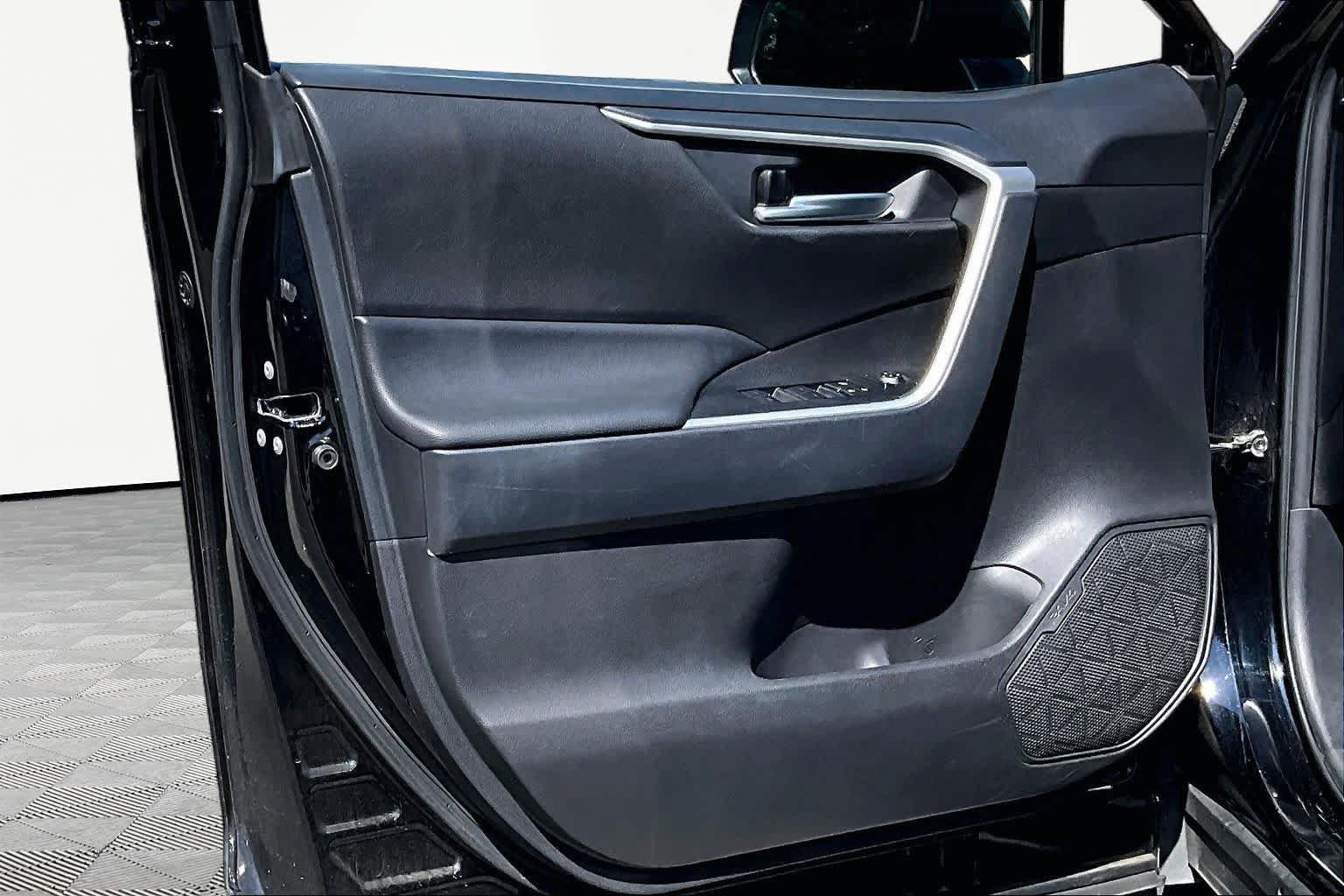 Certified 2025 Toyota RAV4 XLE FWD image 22