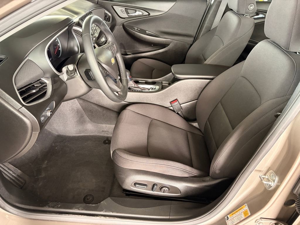 Used 2024 Chevrolet Malibu RS w/ LPO, Floor Liner Package FWD image 9
