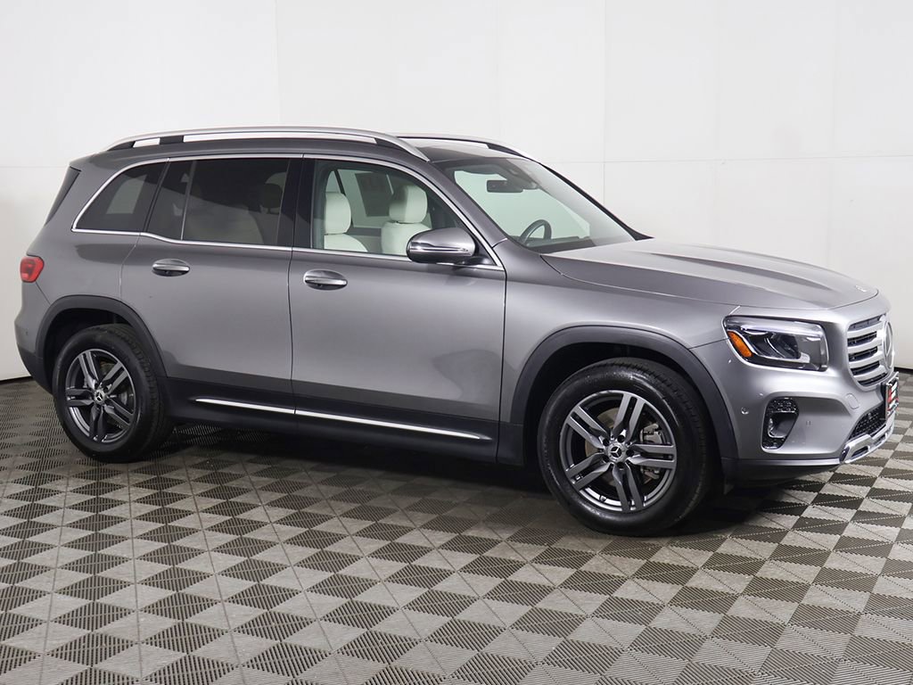 Used 2024 Mercedes-Benz GLB 250 4MATIC w/ Driver Assistance Package image 15
