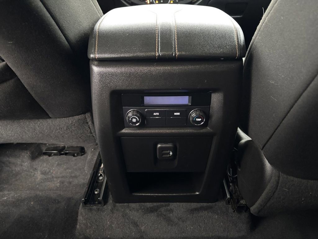 Used 2021 Chevrolet Traverse LT image 27