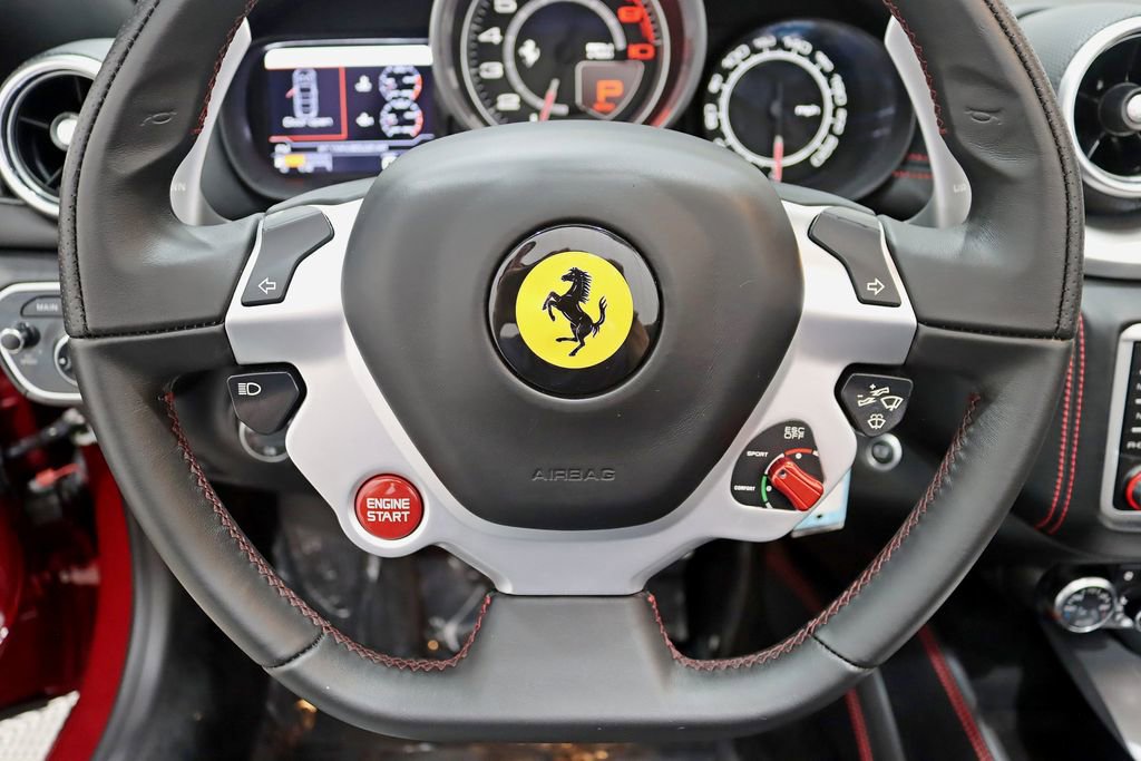 Used 2015 Ferrari California T RWD image 17