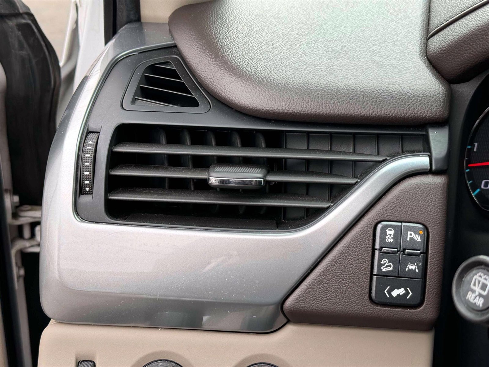 Used 2019 Chevrolet Tahoe LT image 27