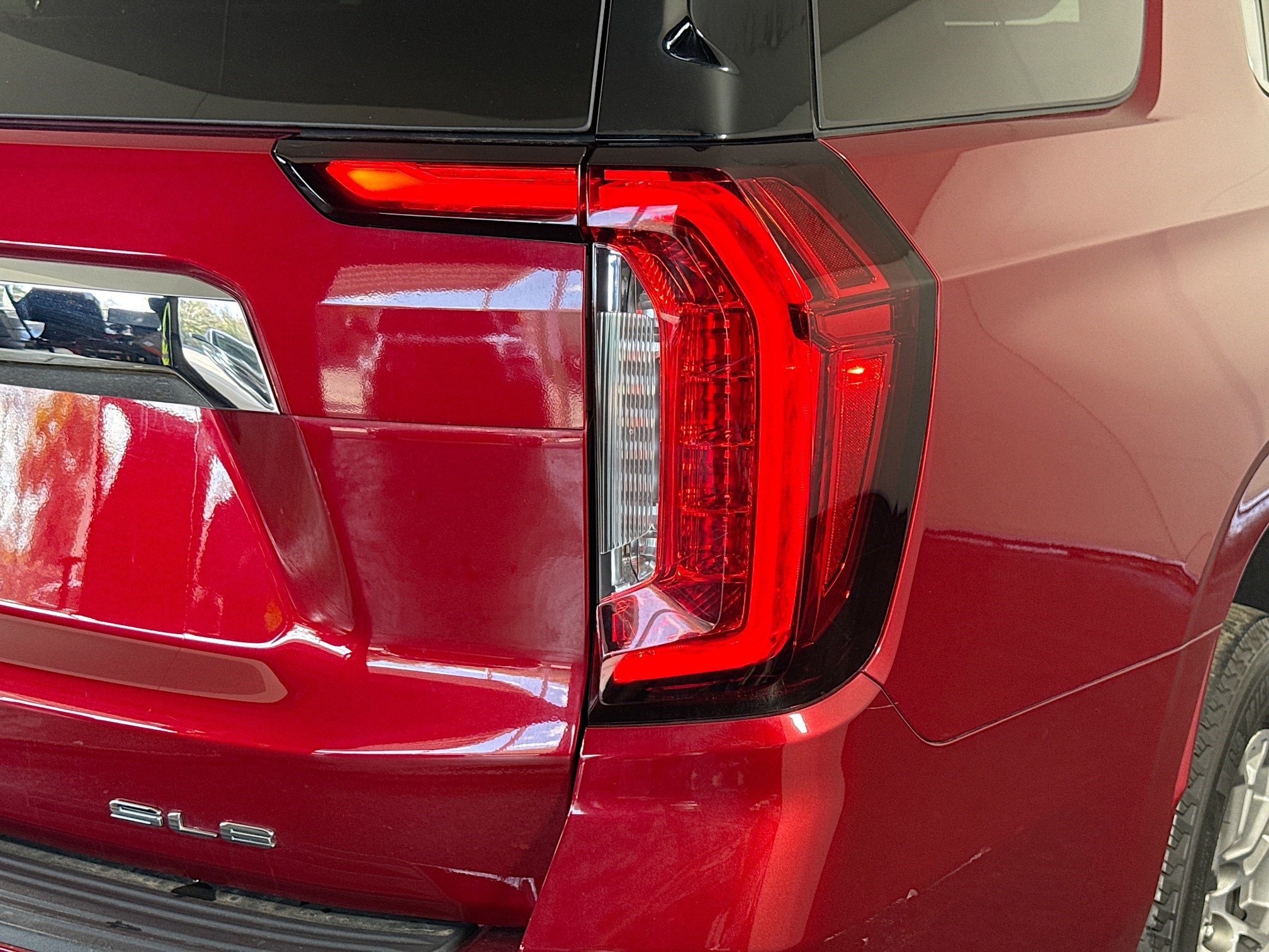 Used 2023 GMC Yukon SLE image 34