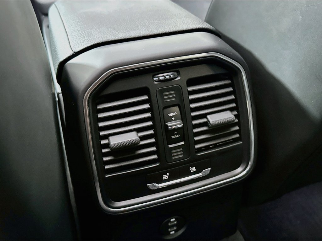 Certified 2023 Porsche Macan S AWD/4WD image 27