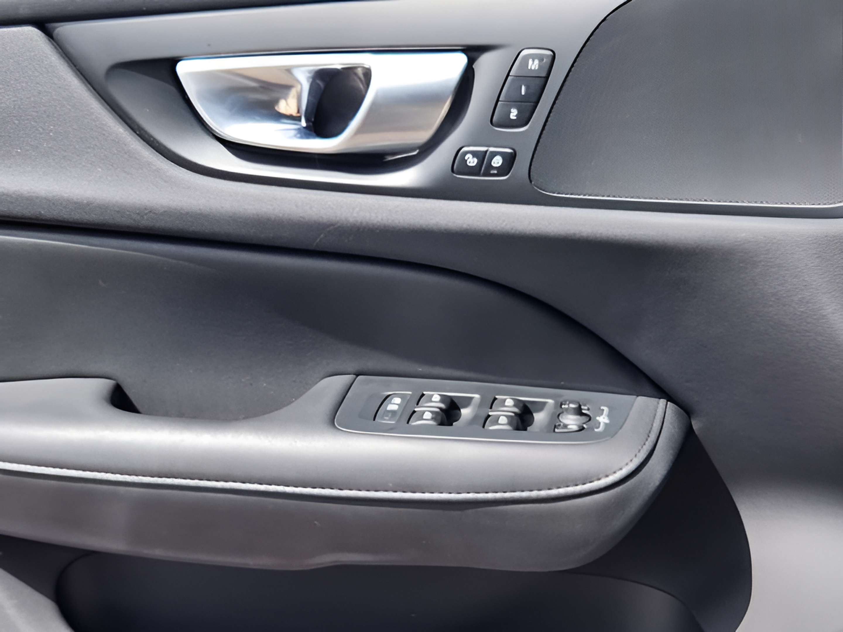Used 2024 Volvo S60 B5 Plus FWD image 19