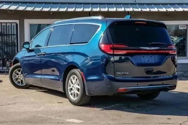 Used 2021 Chrysler Pacifica Touring-L image 10