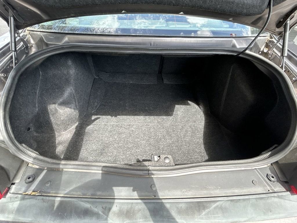 Used 2014 Dodge Challenger SXT Plus RWD image 21