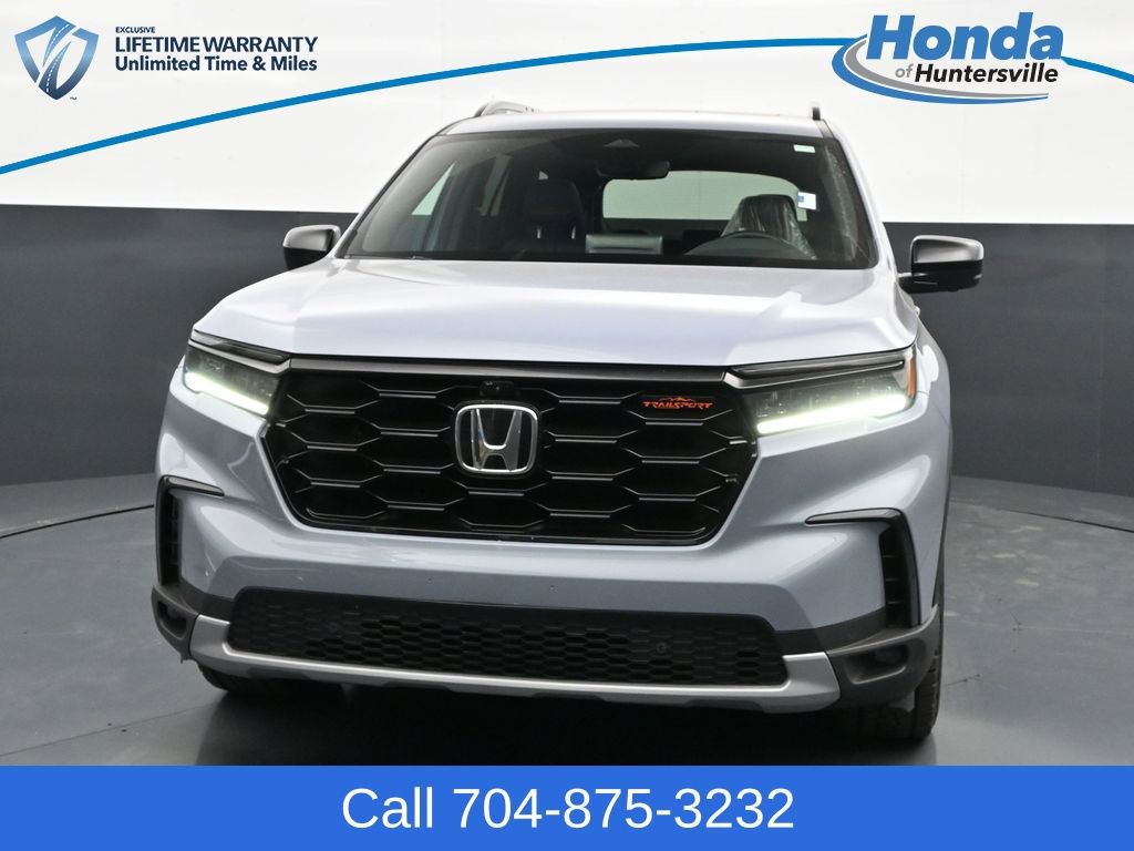 Used 2025 Honda Pilot TrailSport image 2