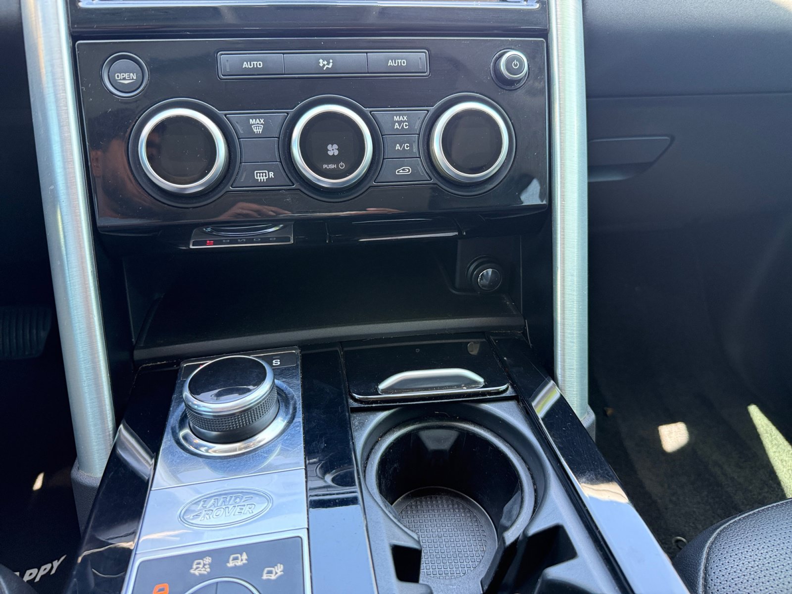 Used 2017 Land Rover Discovery HSE AWD/4WD image 13