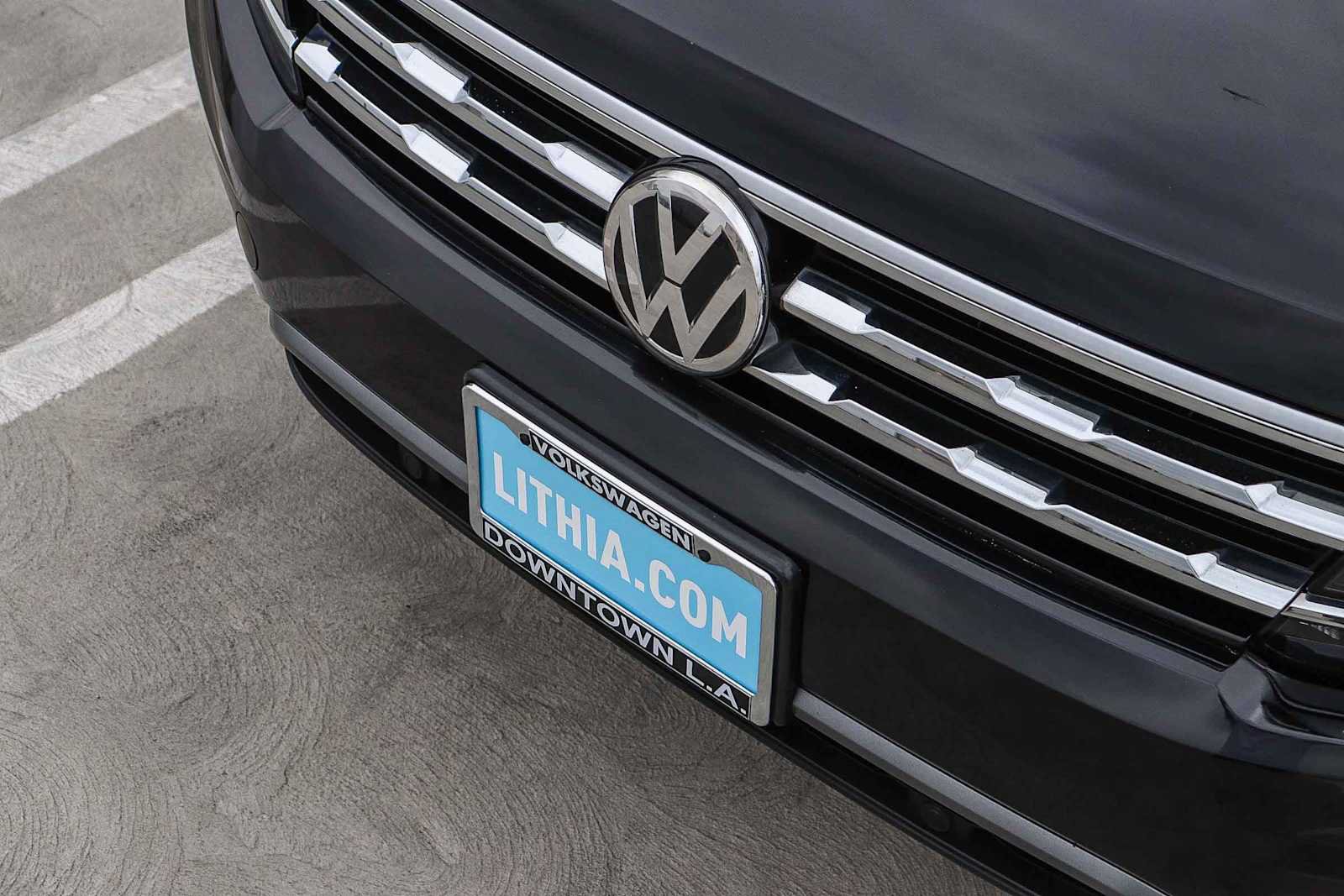 Used 2018 Volkswagen Tiguan SEL Premium FWD image 8