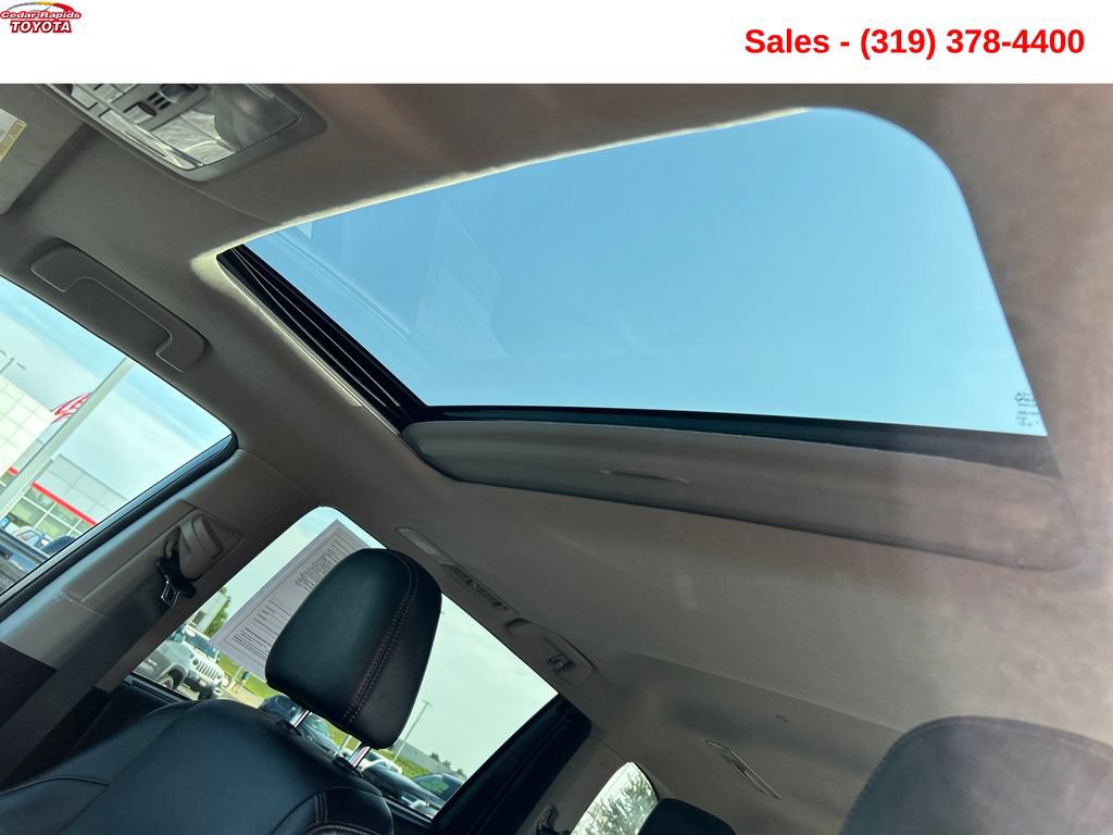 Used 2017 Toyota Highlander XLE w/ Carpet Mat Package AWD/4WD image 18