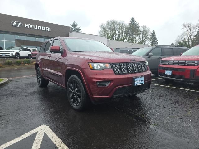 Used 2020 Jeep Grand Cherokee Altitude AWD/4WD image 2
