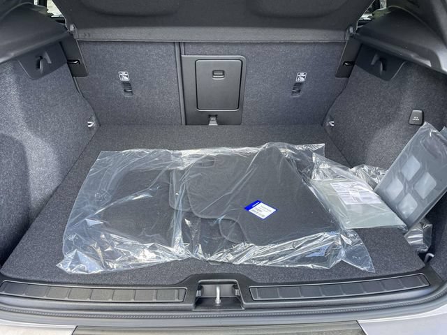 New 2026 Volvo XC40 B5 Plus w/ Climate Package AWD/4WD image 18