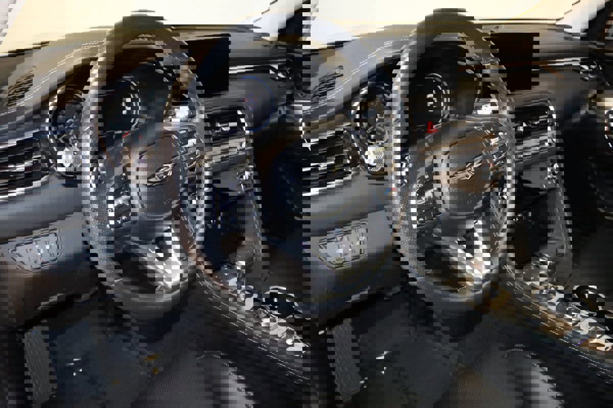 Used 2025 Genesis G70 2.5T image 37