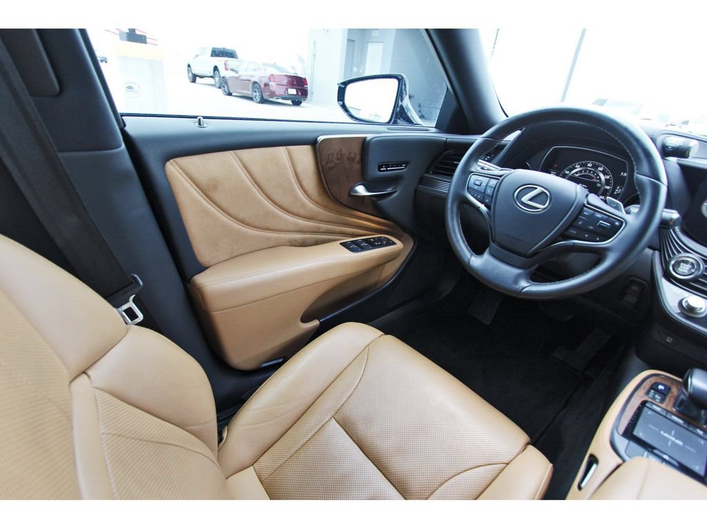 Used 2022 Lexus LS 500 RWD image 8