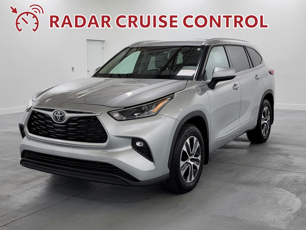 Used 2022 Toyota Highlander XLE AWD/4WD image 4