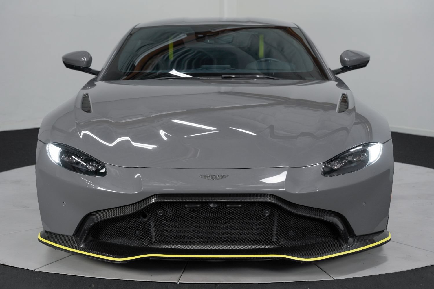 Used 2020 Aston Martin V8 Vantage AMR RWD image 10