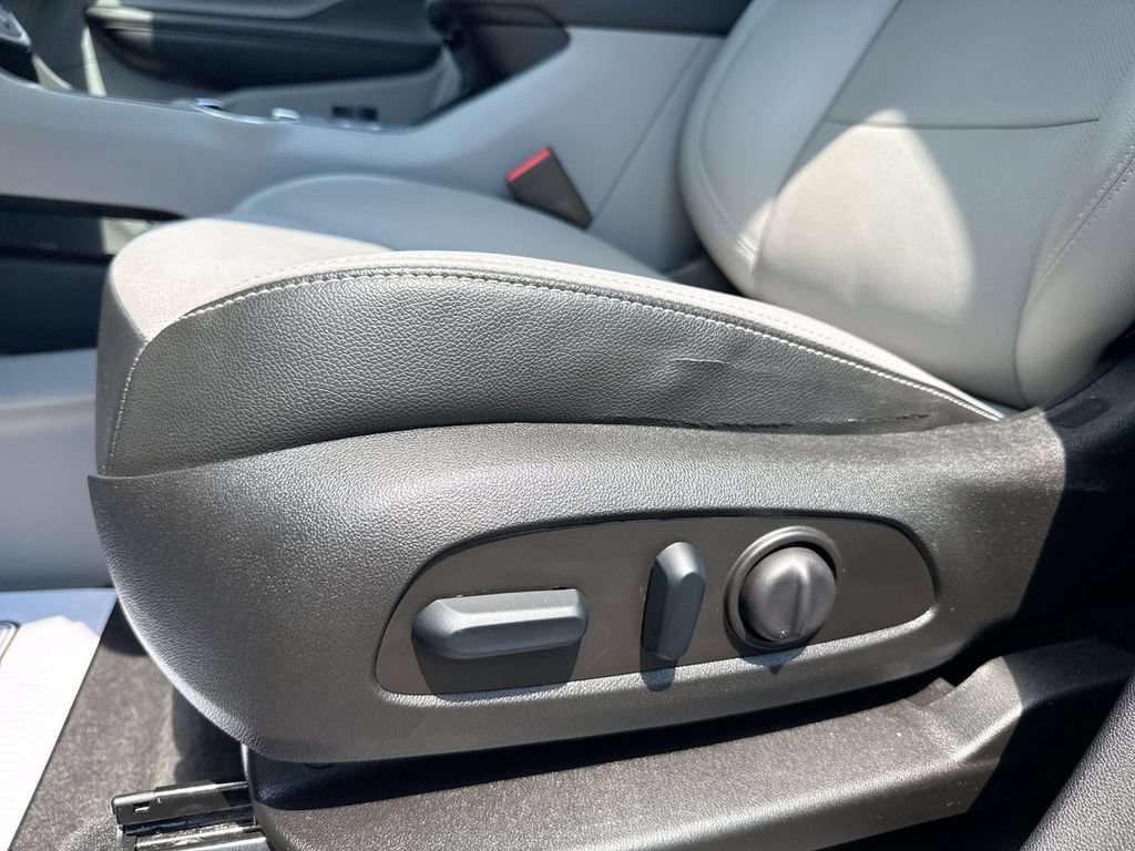 Used 2024 GMC Terrain SLT w/ Infotainment Package II AWD/4WD image 12