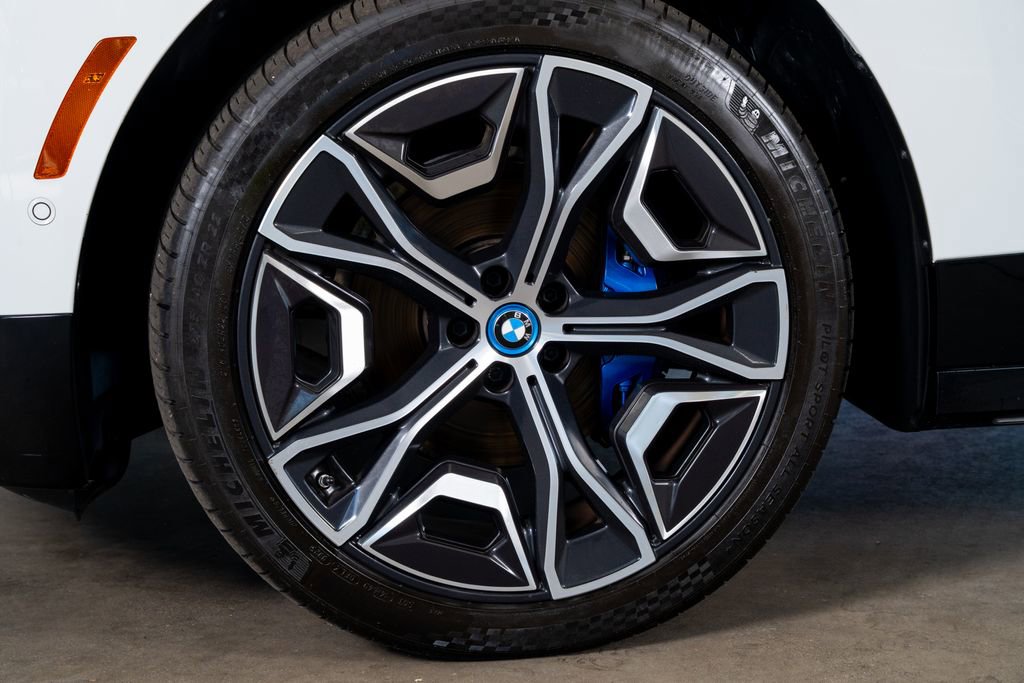 Used 2024 BMW iX xDrive50 w/ Sport Package AWD/4WD image 18
