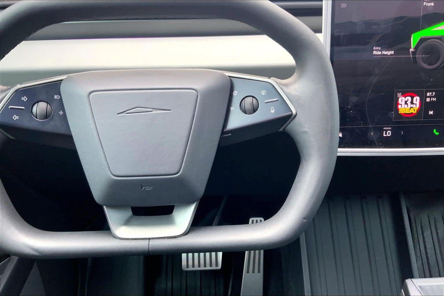 Used 2024 Tesla Cybertruck AWD Crew Cab image 25