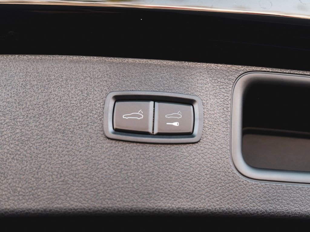 New 2025 Porsche Macan image 35