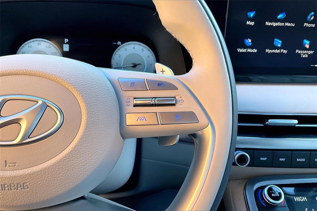 Used 2024 Hyundai Palisade Calligraphy image 12