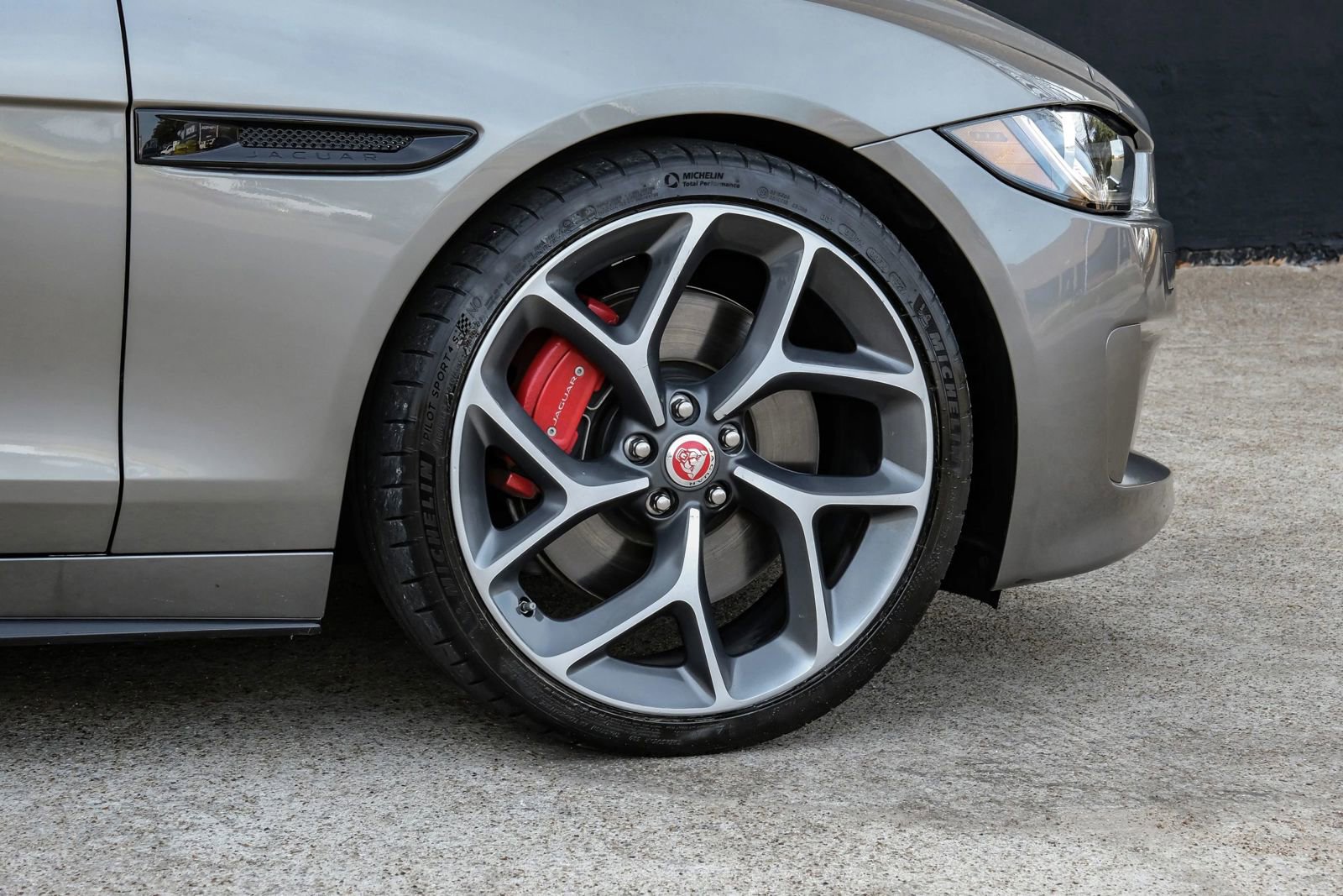 Used 2019 Jaguar XE S image 72