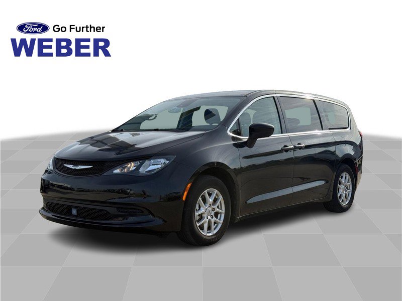 Used 2023 Chrysler Voyager LX image 1