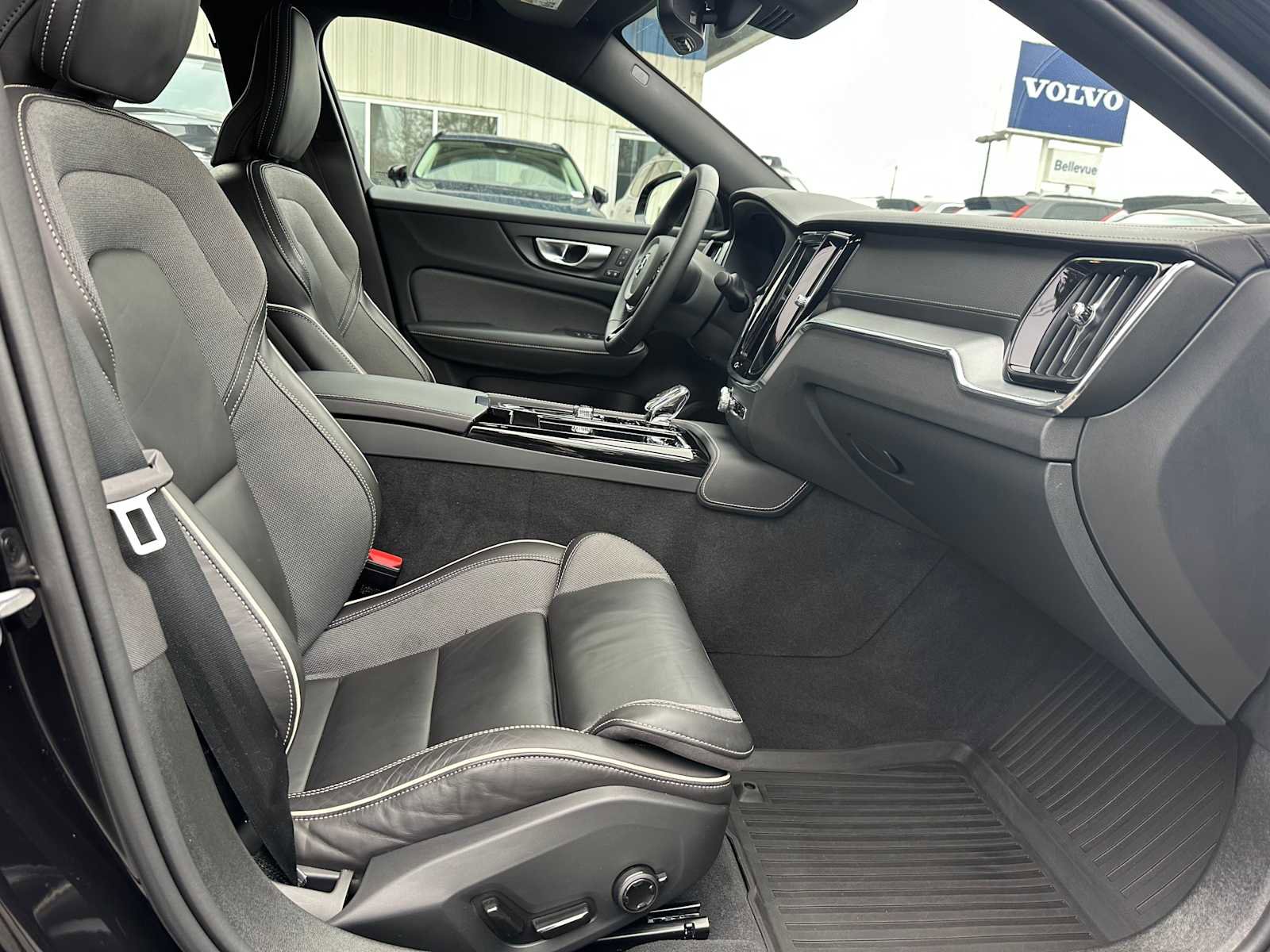 Certified 2024 Volvo S60 T8 Ultimate image 9