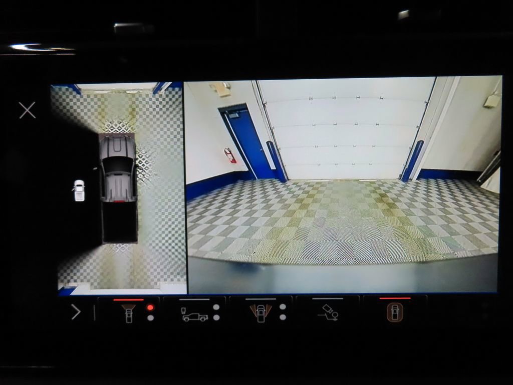 Used 2025 GMC Sierra 2500 AT4 image 13