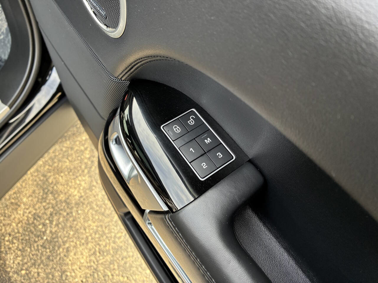 Used 2017 Land Rover Range Rover Supercharged image 48