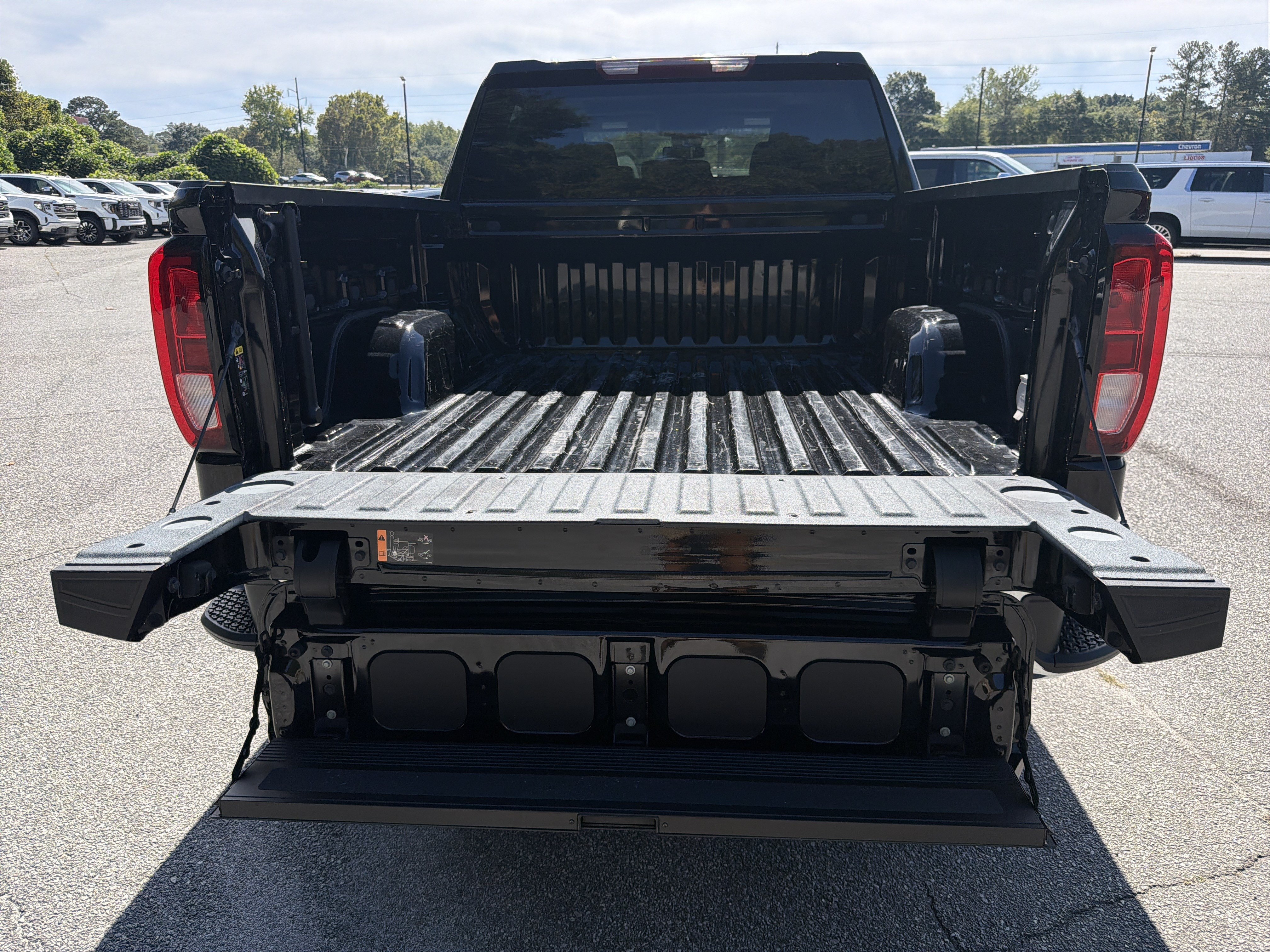 Used 2022 GMC Sierra 1500 SLE AWD/4WD image 19