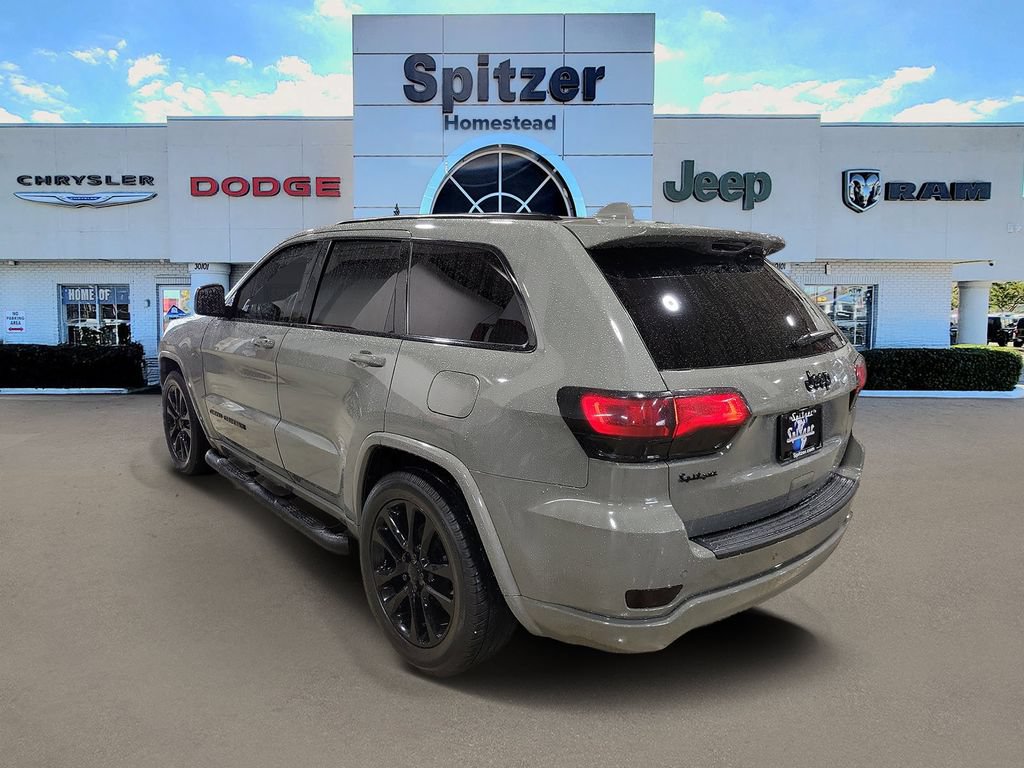 Used 2020 Jeep Grand Cherokee Altitude RWD image 3