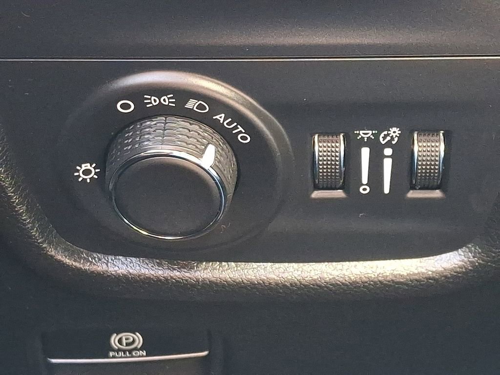 Used 2025 Jeep Grand Cherokee Altitude image 27