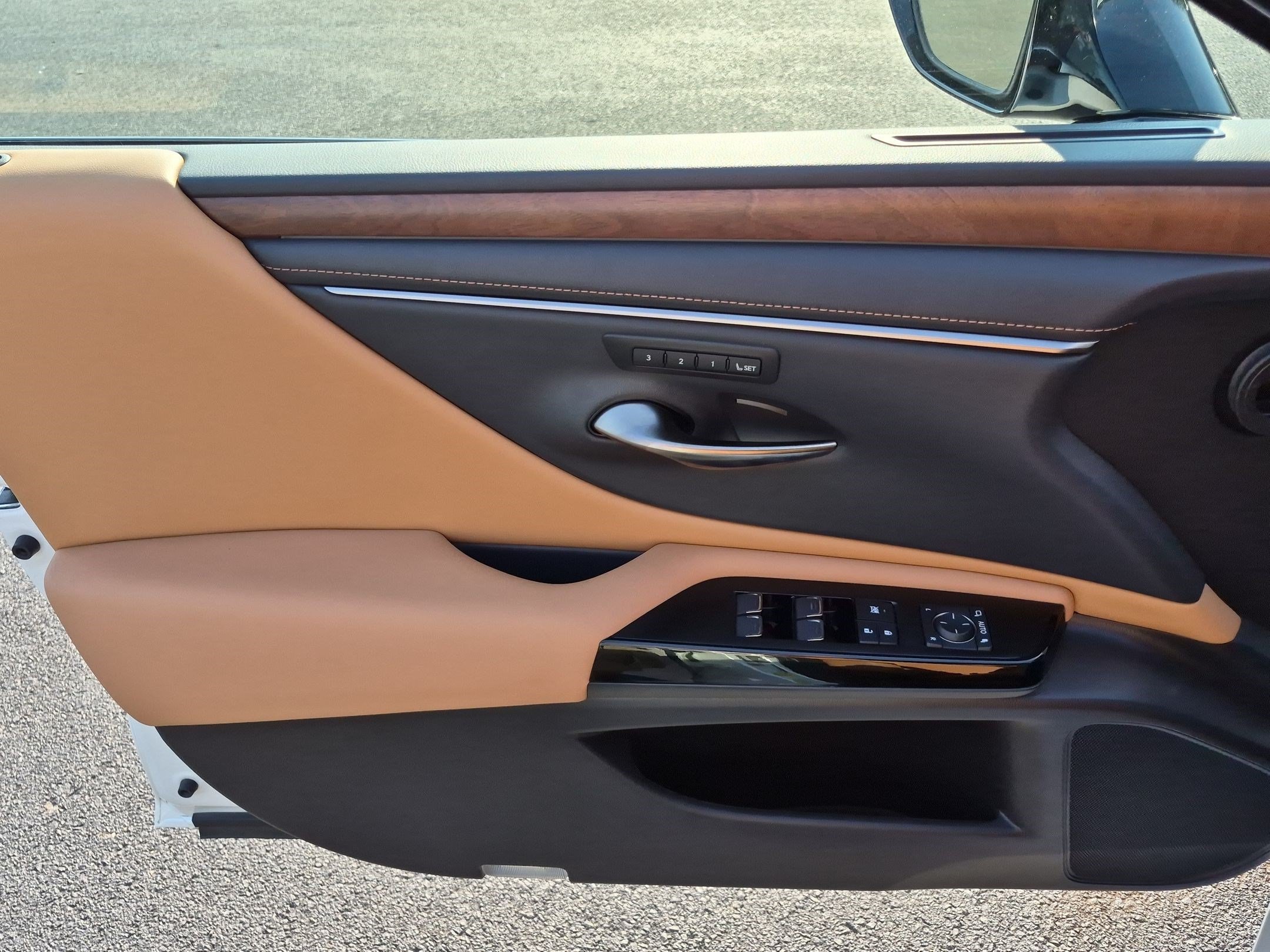 Used 2023 Lexus ES 300h w/ Premium Package FWD image 14