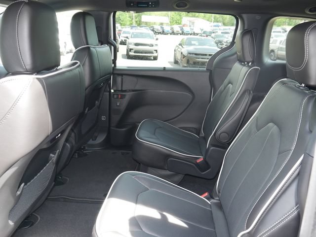 New 2027 Chrysler Pacifica Limited w/ S Appearance Package AWD/4WD image 27