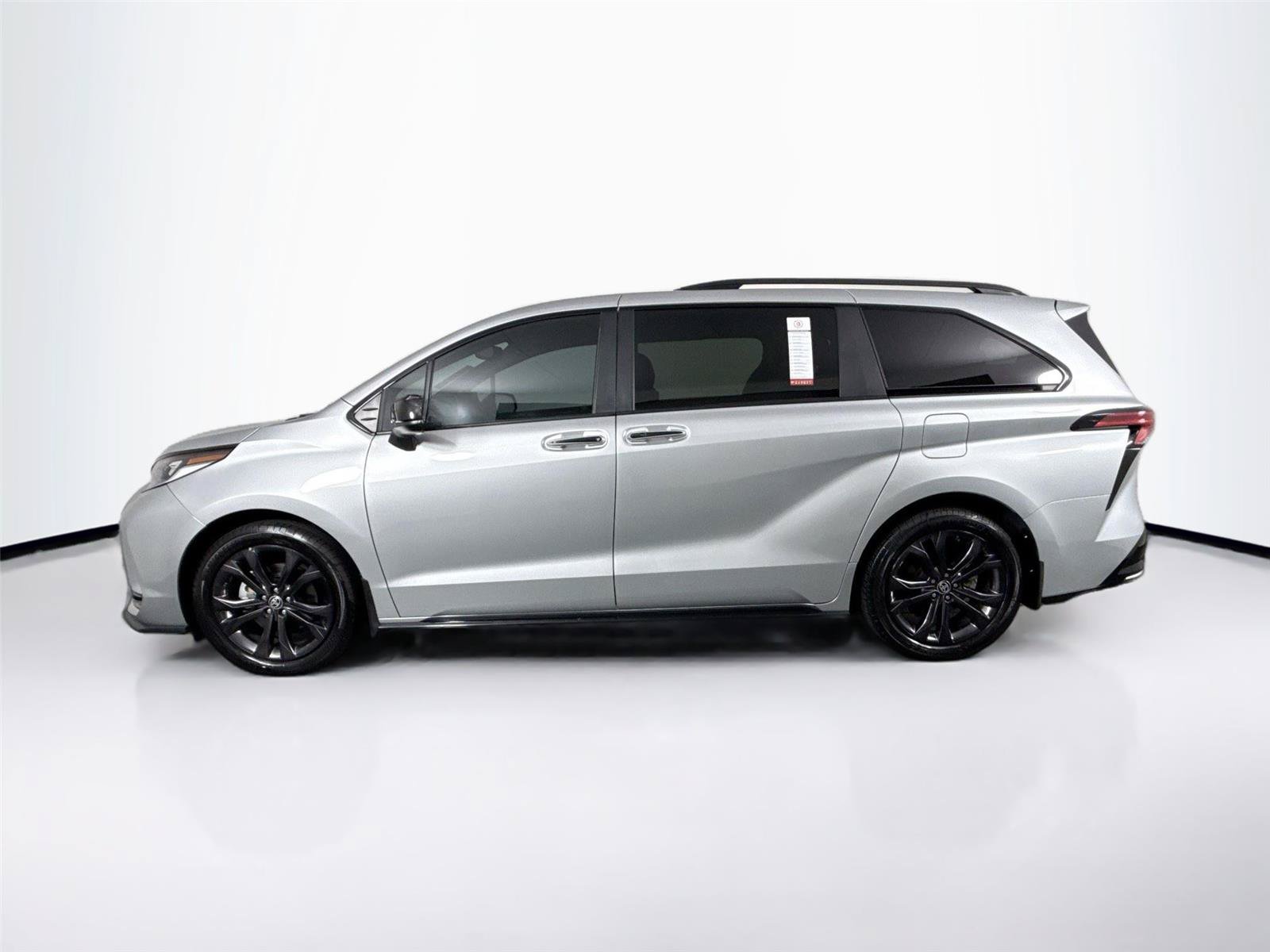 Certified 2025 Toyota Sienna XSE w/ XSE Plus Package FWD image 14
