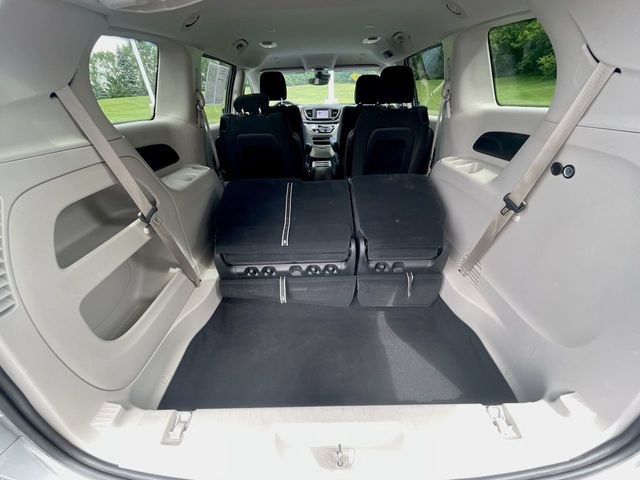 Used 2023 Chrysler Voyager LX FWD image 24