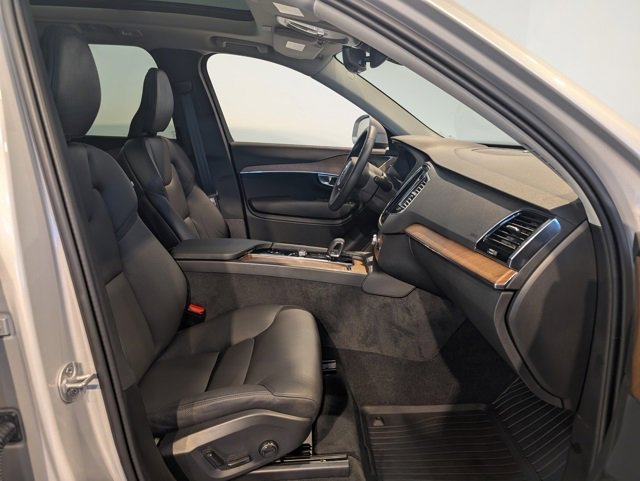 Used 2024 Volvo XC90 B6 Plus w/ Protection Package Premier image 33